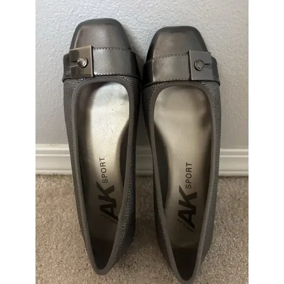 Anne Klein AK Sport Women’s Ballet Flats Slip On Shoes Sz 7.5 Metallic Pewter - Picture 3 of 7